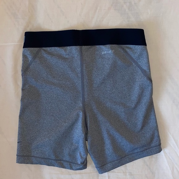 Nike Pro Dri-fit grey workout spandex - Picture 2 of 3